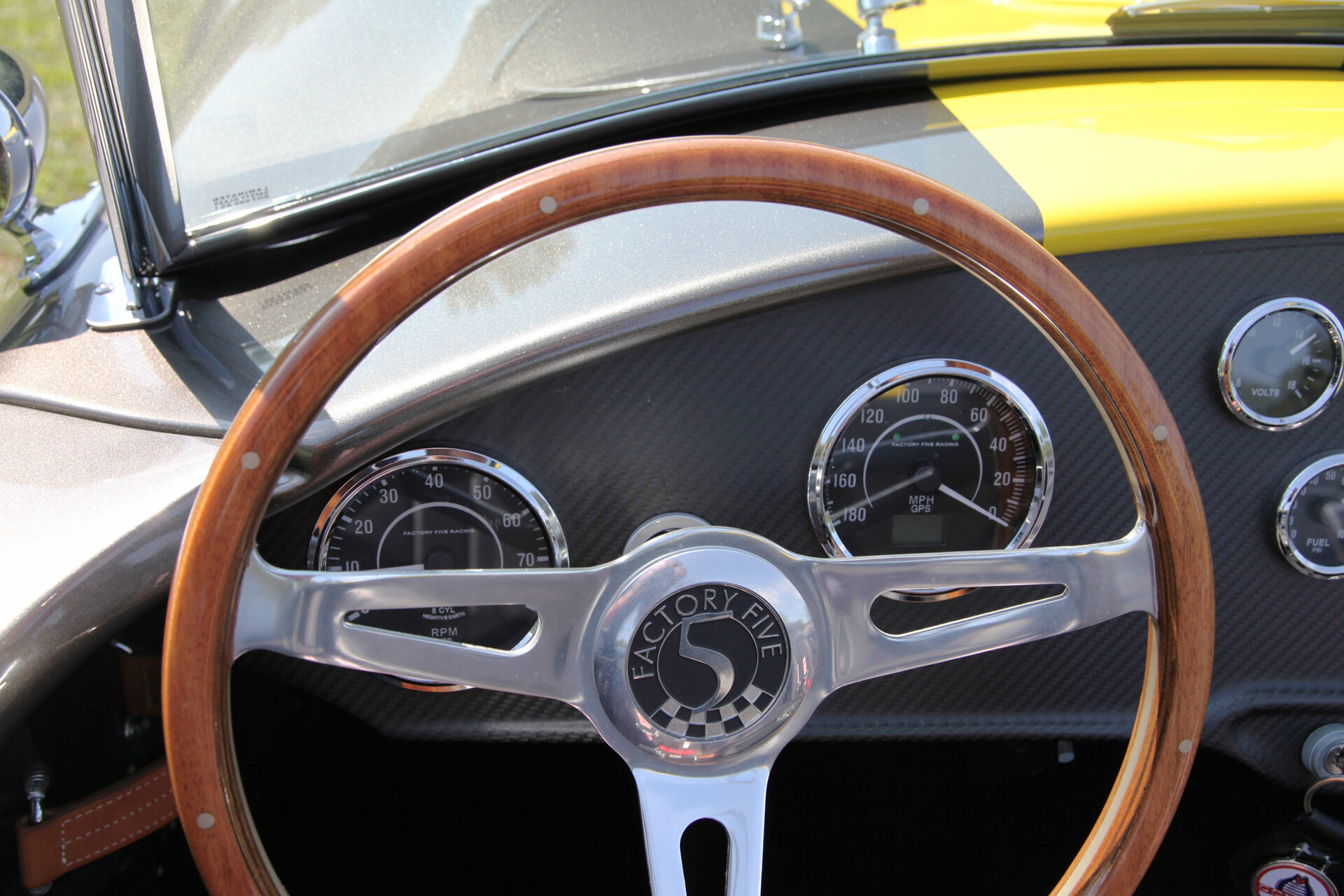 Engine bay view, alternate