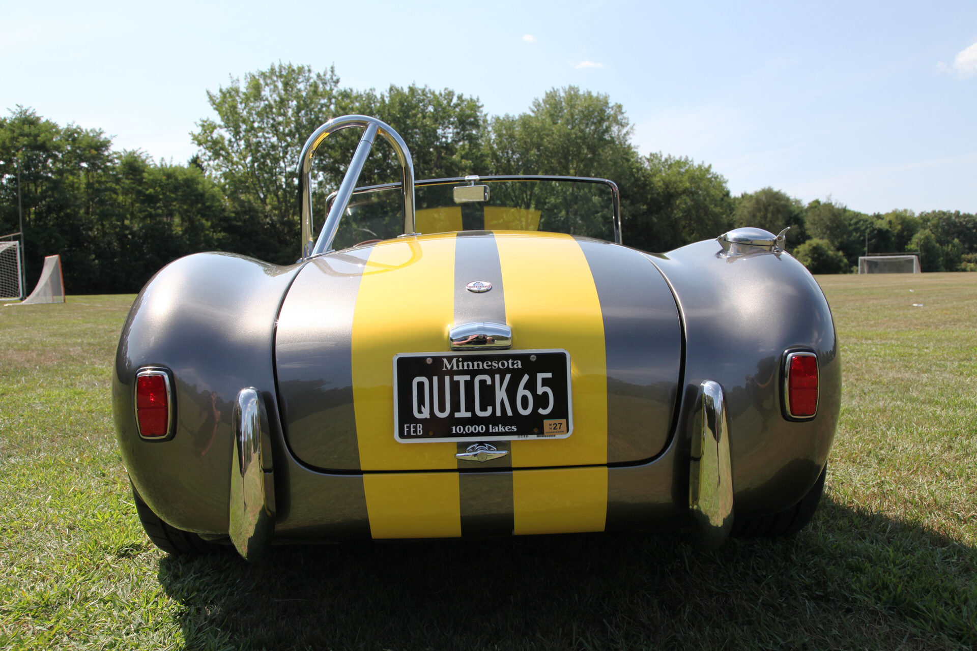 Straight-on rear view, alternate